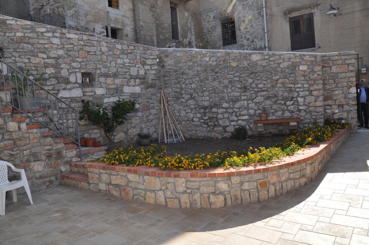 Villetta In Centro Storico Caccamo Екстериор снимка
