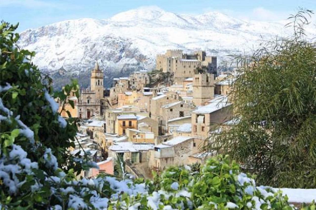 Villetta In Centro Storico Caccamo Екстериор снимка
